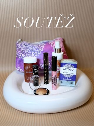 Kdo říkal, že Ježíšek naděluje jen dětem? 🎄 Náš Ježíšek rozdává všem! A tentokrát si připravil taštičku z dílny Schminka...