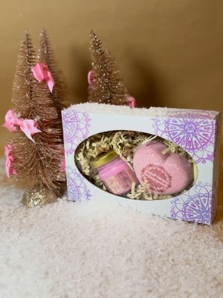 Dárkové sady pod stromeček ✨🎄. Nebaví Vás vymýšlení a kombinování dárků? Podívejte se na naše hotové balíčky a objednejte...